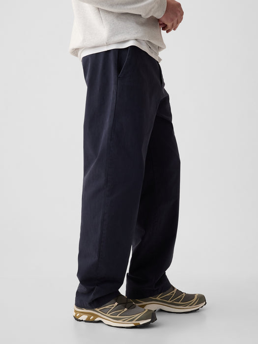 Modern Khakis in Baggy Fit with GapFlex