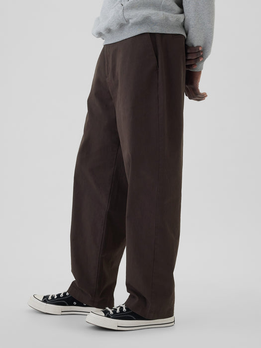 Modern Khakis in Baggy Fit with GapFlex