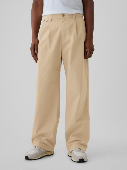 Modern Pleated Khakis in Baggy Fit