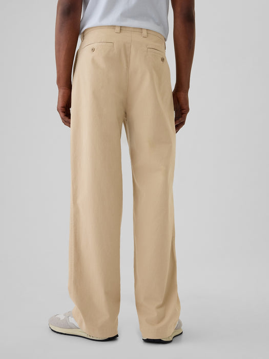 Modern Pleated Khakis in Baggy Fit